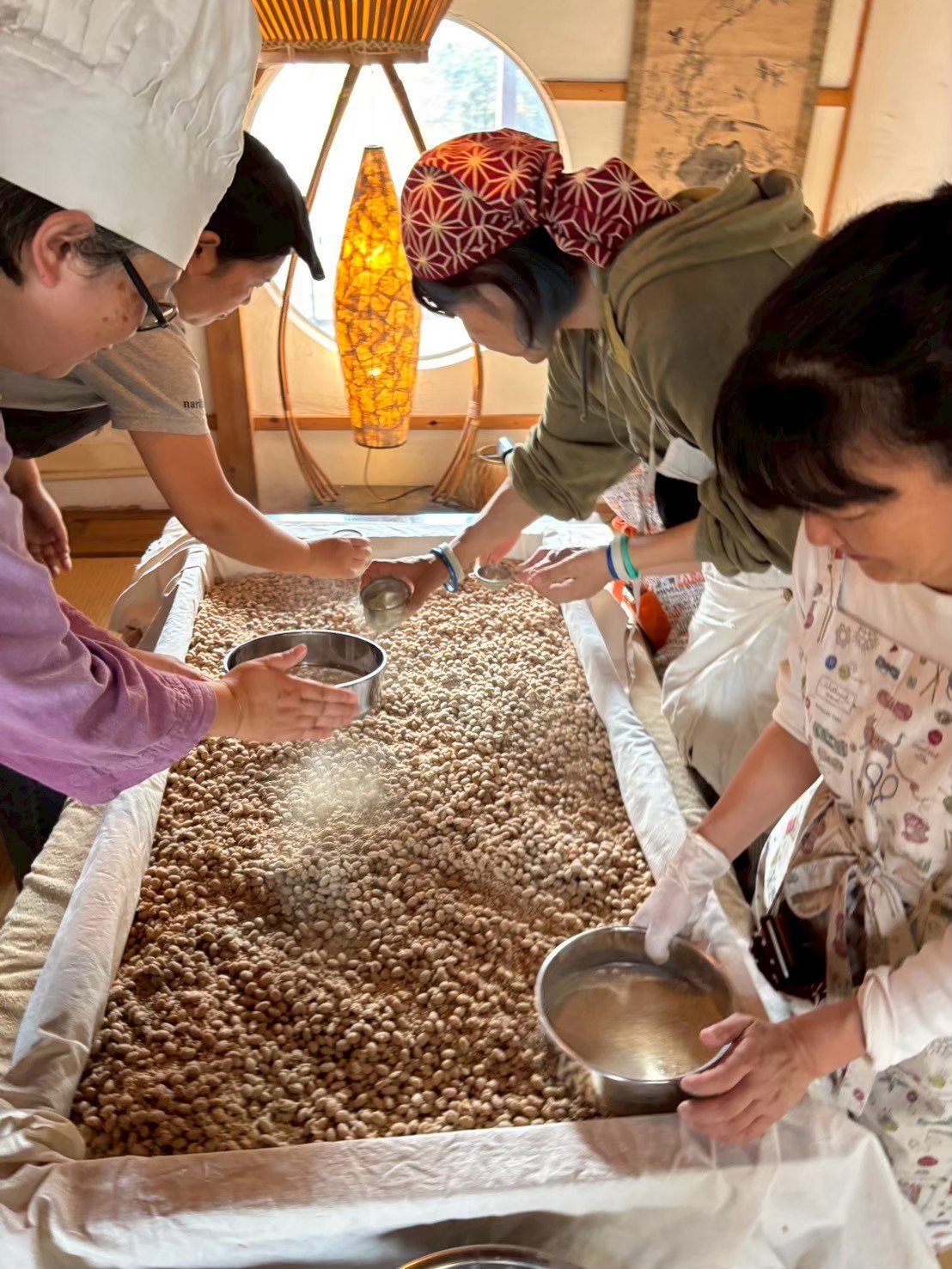 初めての醤油づくり「里の醤油倶楽部」